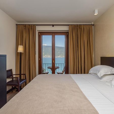 Hotel Meandro - Lake View Gargnano Ngoại thất bức ảnh